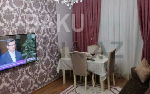 3 Room Old Apartment for Sale in Baku