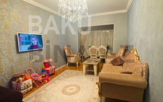 3 Room Old Apartment for Sale in Baku