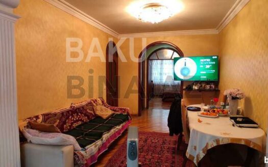 2 Rooms Old Apartment for Sale in Baku