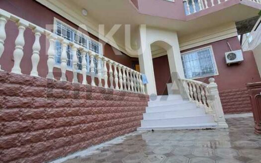 5 Room House / Villa for Sale in Baku