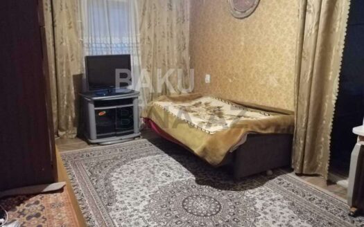 2 Rooms Old Apartment for Sale in Baku