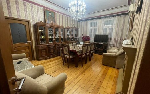 2 Rooms Old Apartment for Sale in Baku