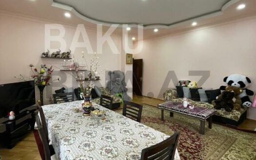 3 Room Old Apartment for Sale in Baku