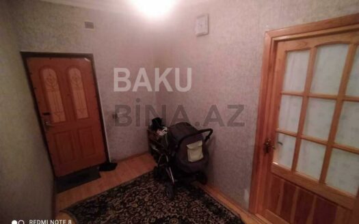 5-Room Old Apartment for Sale in Baku