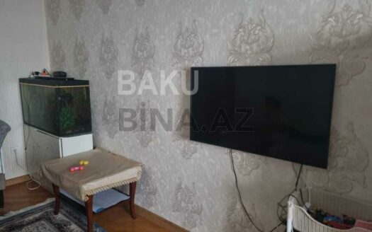 3 Room Old Apartment for Sale in Baku