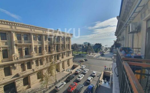 2 Rooms Old Apartment for Sale in Baku