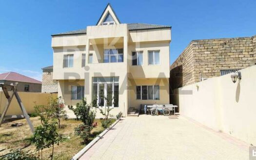 5 Room House / Villa for Sale in Baku