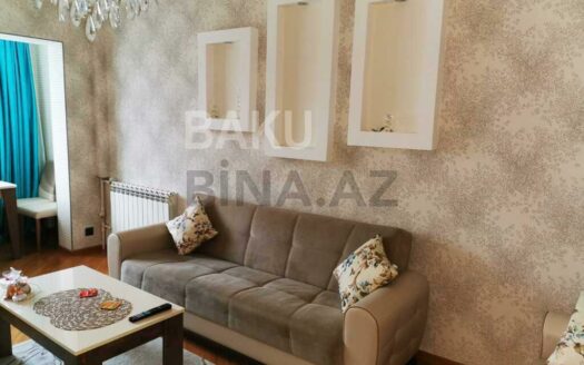 3 Room Old Apartment for Sale in Baku