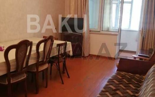 5-Room Old Apartment for Sale in Baku