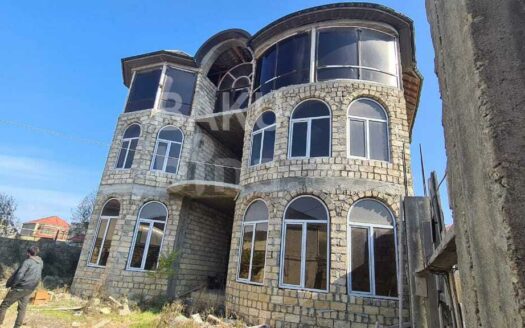 7 Room House / Villa for Sale in Baku