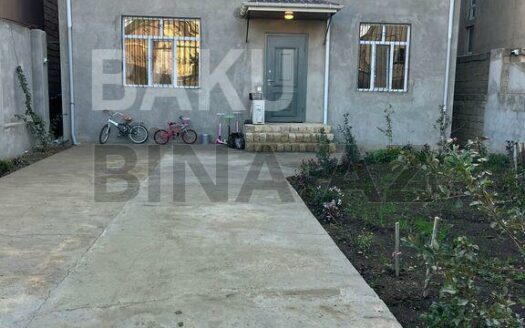 4 Room House / Villa for Sale in Baku