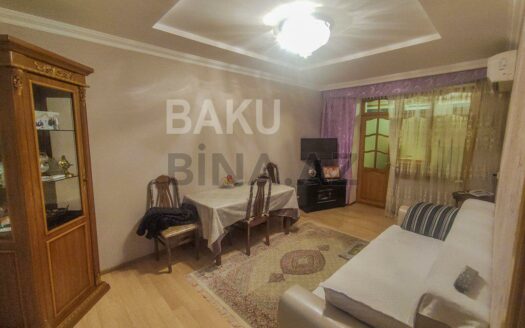 3 Room Old Apartment for Sale in Baku