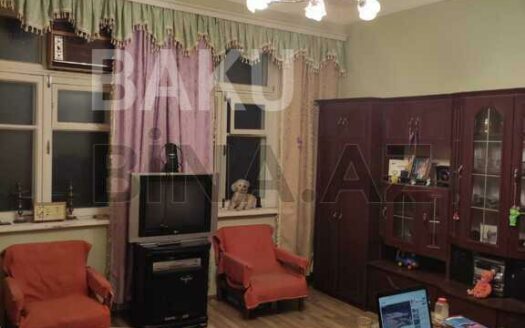 3 Room Old Apartment for Sale in Baku