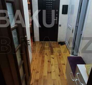 3 Room Old Apartment for Sale in Baku