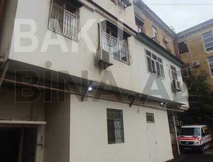 3 Room Old Apartment for Sale in Baku