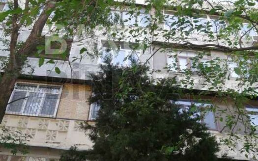 3 Room Old Apartment for Sale in Baku