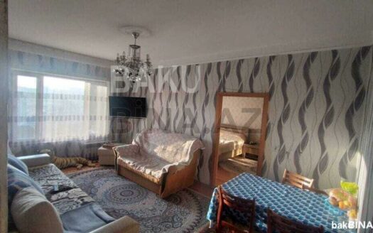 5-Room Old Apartment for Sale in Baku