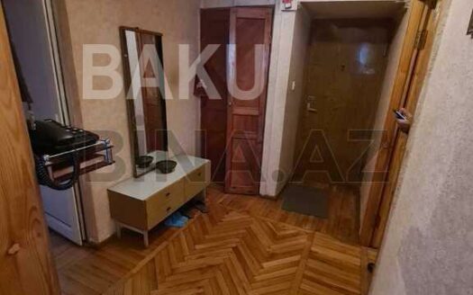 3 Room Old Apartment for Sale in Baku