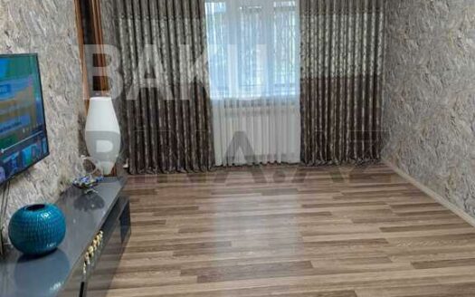 3 Room Old Apartment for Sale in Baku