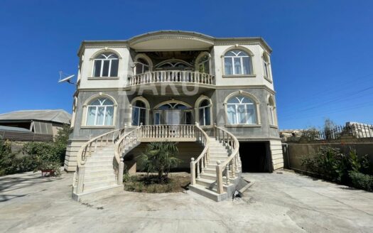 6 Room House / Villa for Sale in Baku