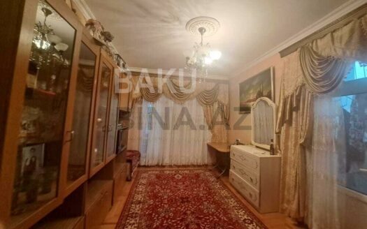 3 Room Old Apartment for Sale in Baku