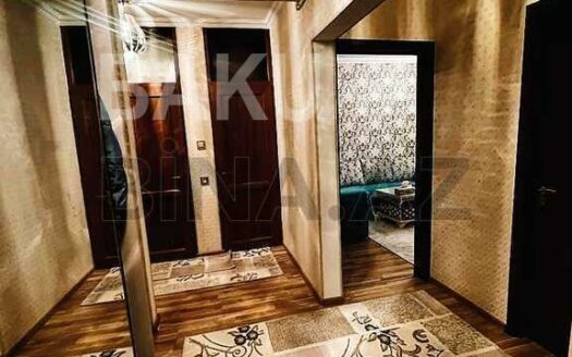 3 Room Old Apartment for Sale in Baku