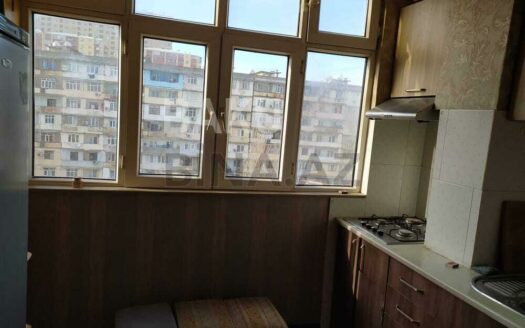 3 Room Old Apartment for Sale in Baku