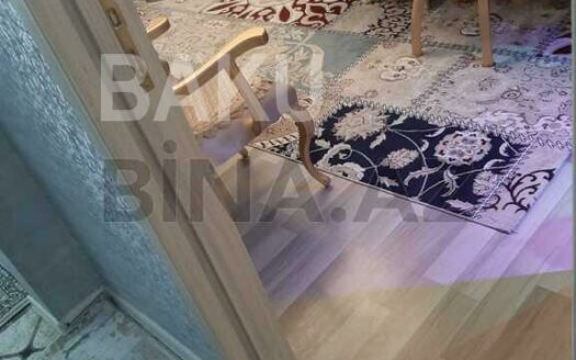 2 Rooms Old Apartment for Sale in Baku