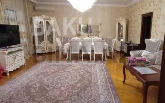 4 Room House / Villa for Sale in Baku