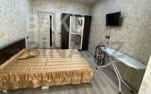 2 Rooms Old Apartment for Sale in Baku