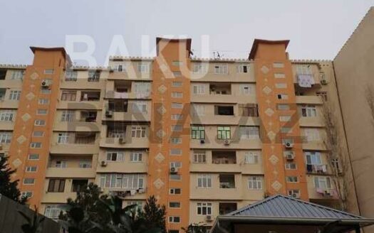 3 Room Old Apartment for Sale in Baku