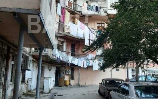 2 Rooms Old Apartment for Sale in Baku