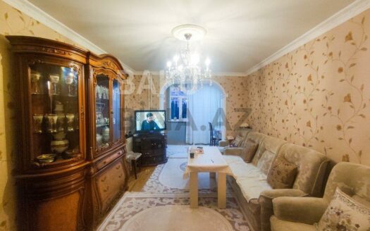 3 Room Old Apartment for Sale in Baku