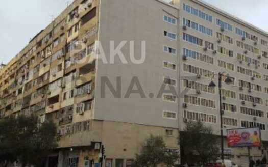 3 Room Old Apartment for Sale in Baku