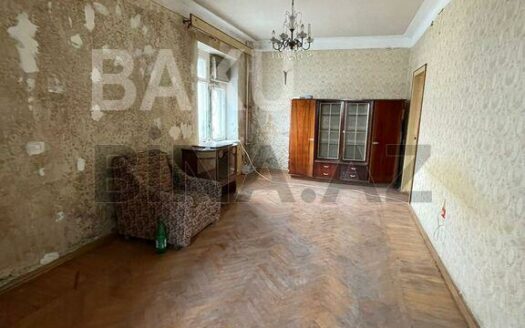 1 Room Old Apartment for Sale in Baku