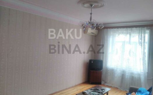 3 Room Old Apartment for Sale in Baku