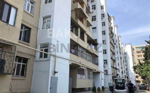 2 Rooms Old Apartment for Sale in Baku