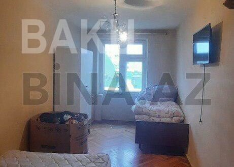 2 Rooms Old Apartment for Sale in Baku