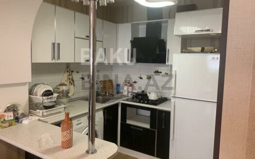 2 Rooms Old Apartment for Sale in Baku