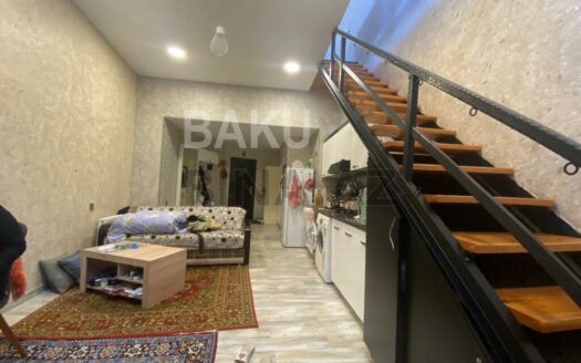 3 Room Old Apartment for Sale in Baku