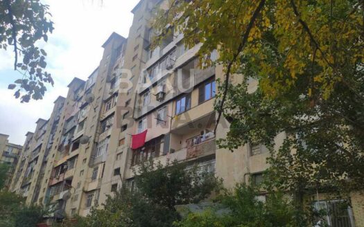 2 Rooms Old Apartment for Sale in Baku