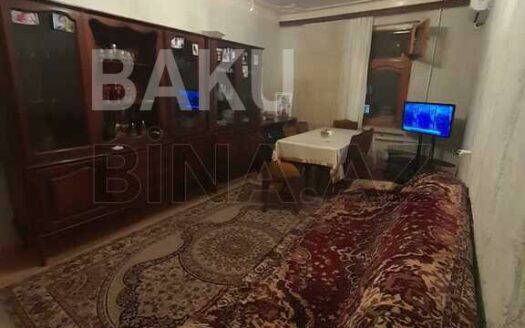 3 Room Old Apartment for Sale in Baku