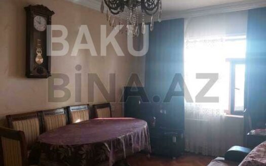 3 Room Old Apartment for Sale in Baku