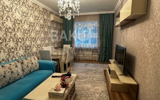 3 Room Old Apartment for Sale in Baku