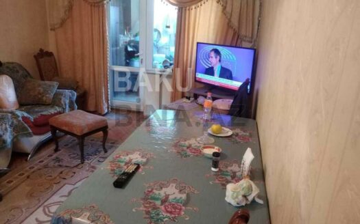 2 Rooms Old Apartment for Sale in Baku