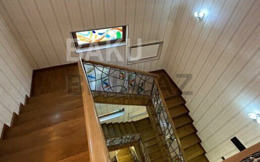 7 Room House / Villa for Sale in Baku