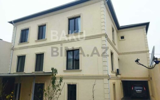 9 Room House / Villa for Sale in Baku