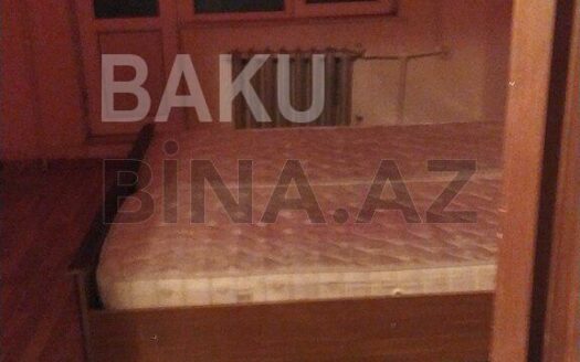 2 Rooms Old Apartment for Sale in Baku