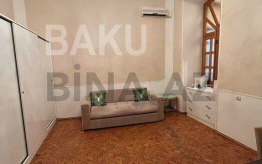 1 Room Old Apartment for Sale in Baku