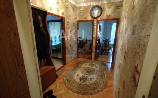 3 Room Old Apartment for Sale in Baku